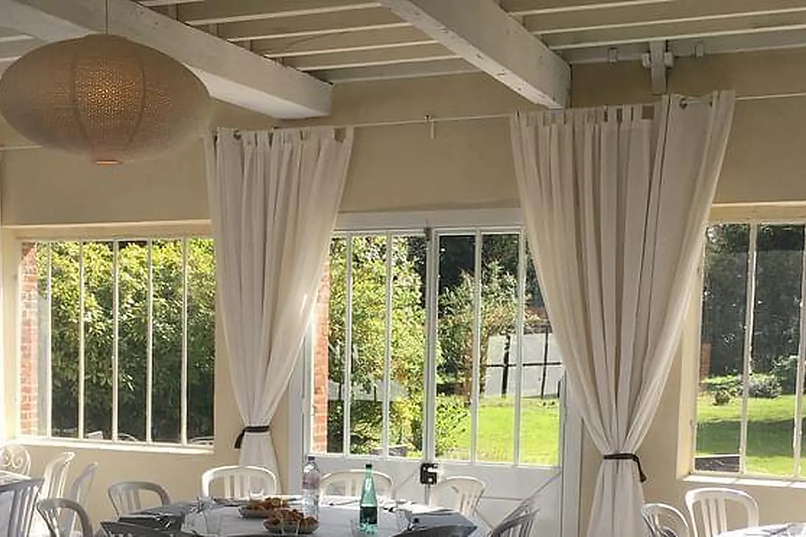 Lieux événementiels, DOMAINE LES RACINES