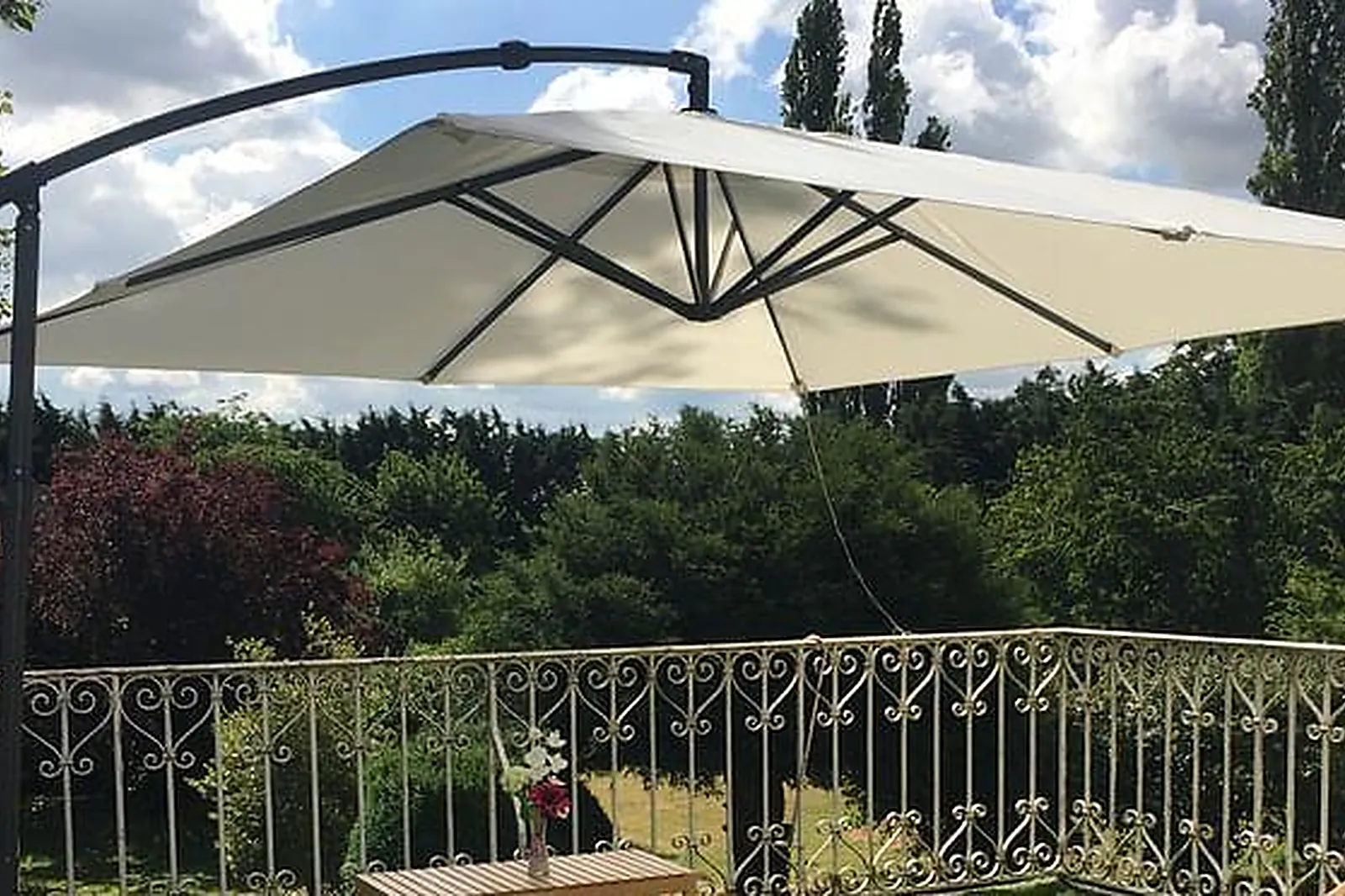 Lieux événementiels, DOMAINE LES RACINES