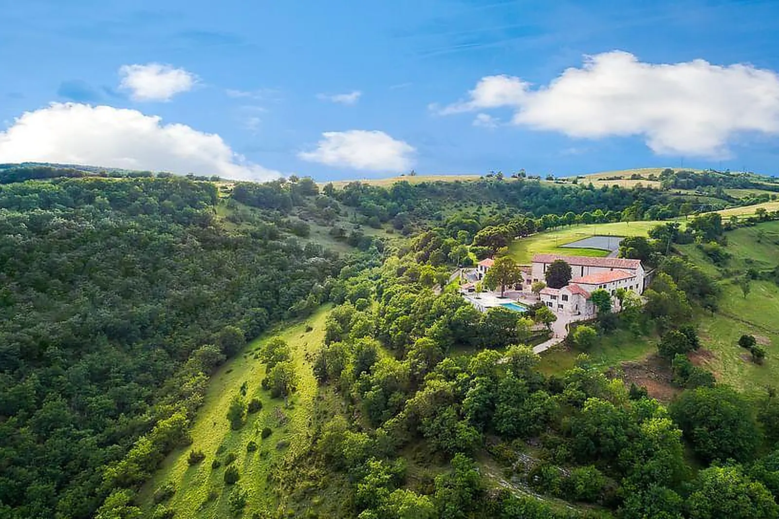 Lieux événementiels, LE SCARLETT