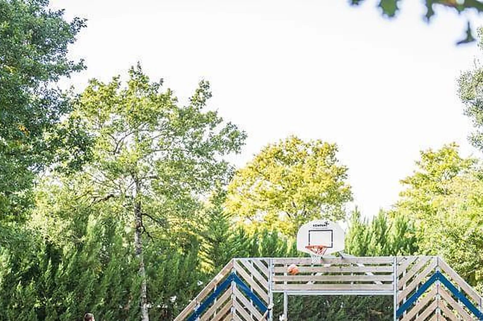 Lieux événementiels, LA PIERRE PRÉCIEUSE