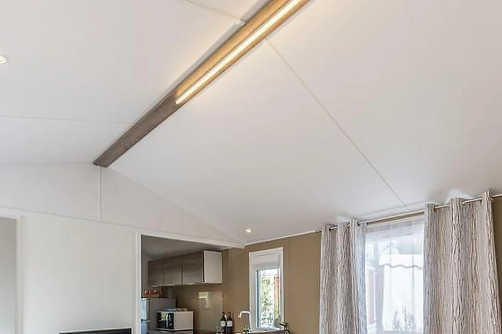 Lieux événementiels, LA PIERRE PRÉCIEUSE