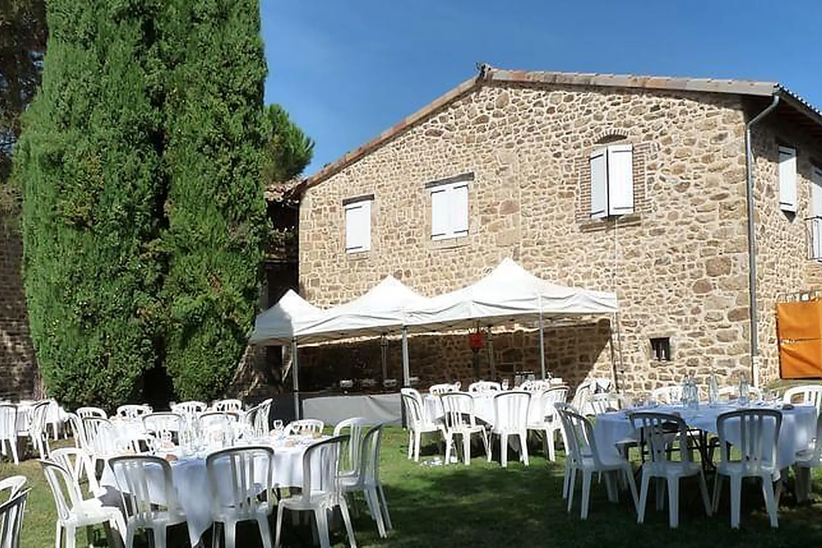 Lieux événementiels, SUPREME