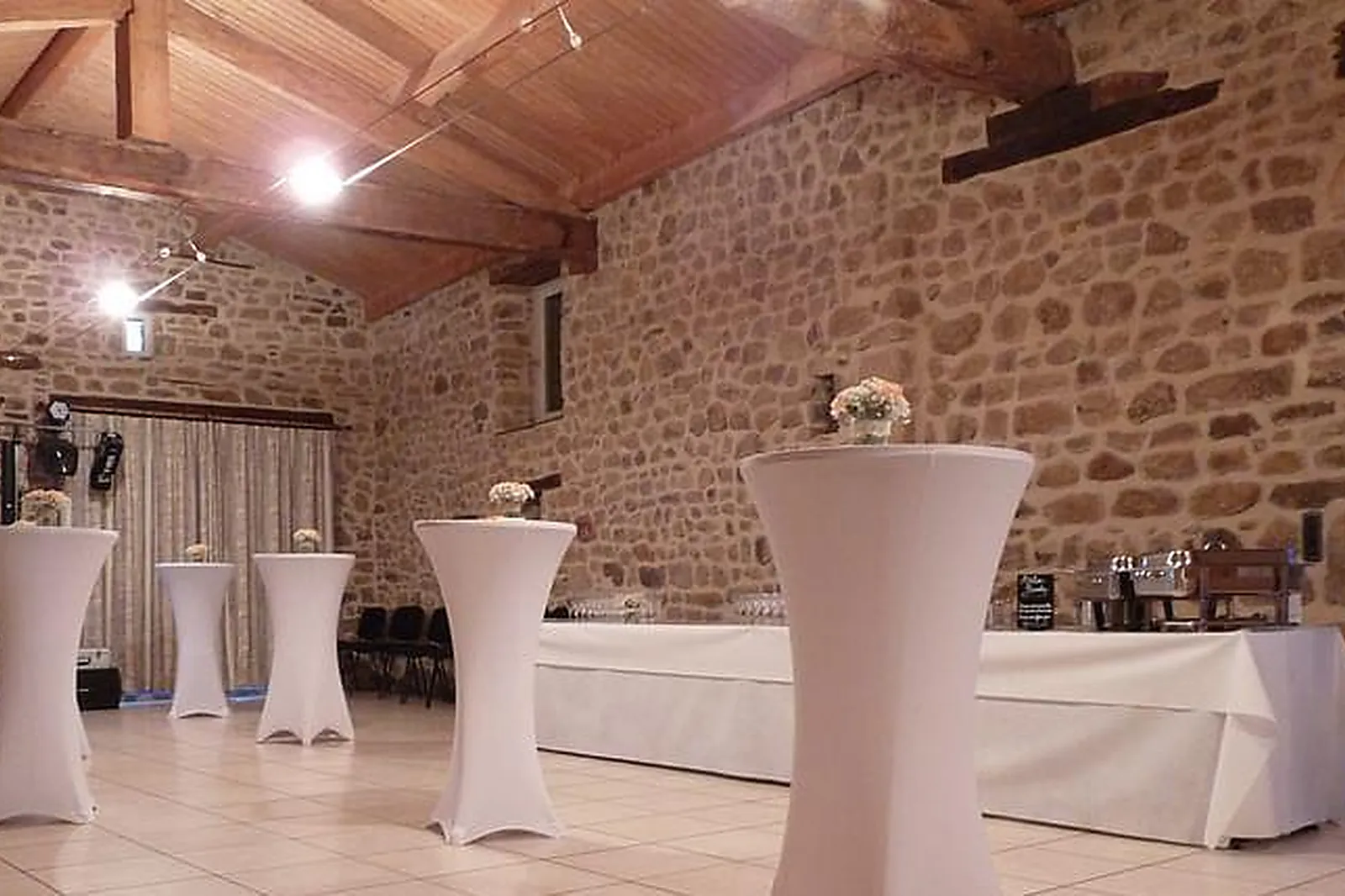 Lieux événementiels, SUPREME