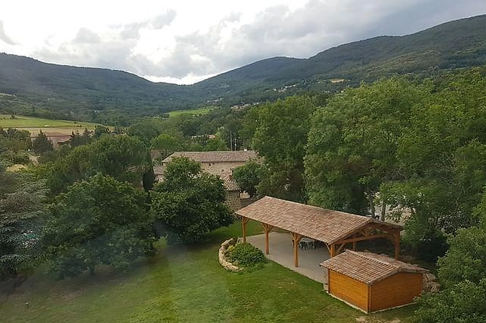 Lieux événementiels, SUPREME