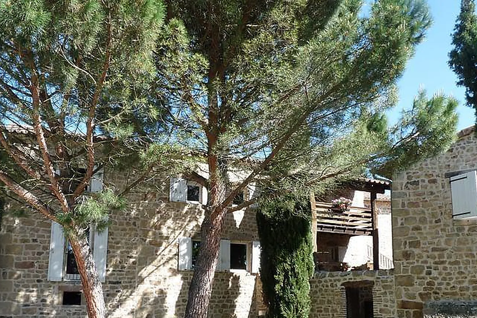 Lieux événementiels, SUPREME