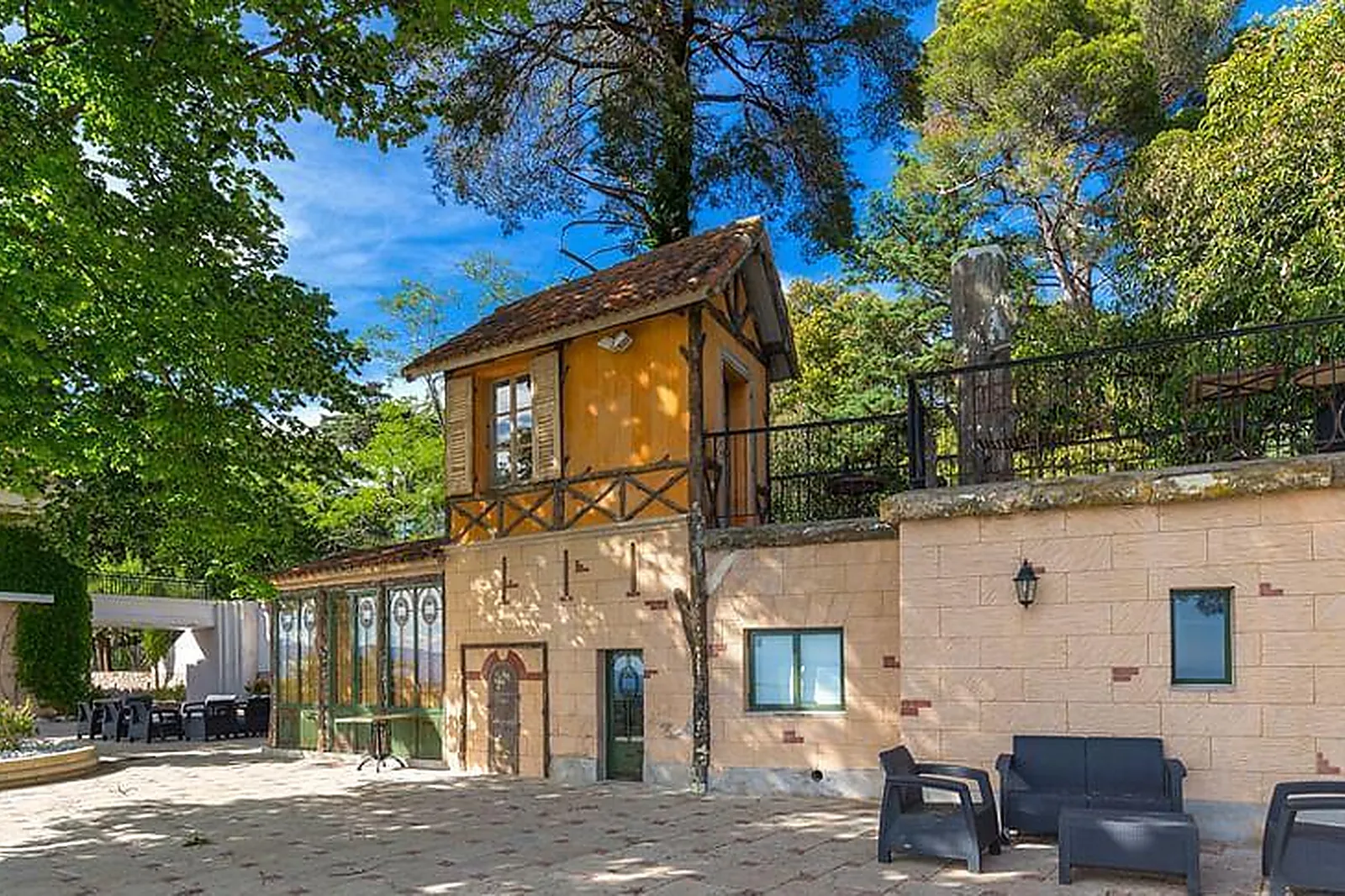 Lieux événementiels, CHÂTEAU DE BRÉLIDY