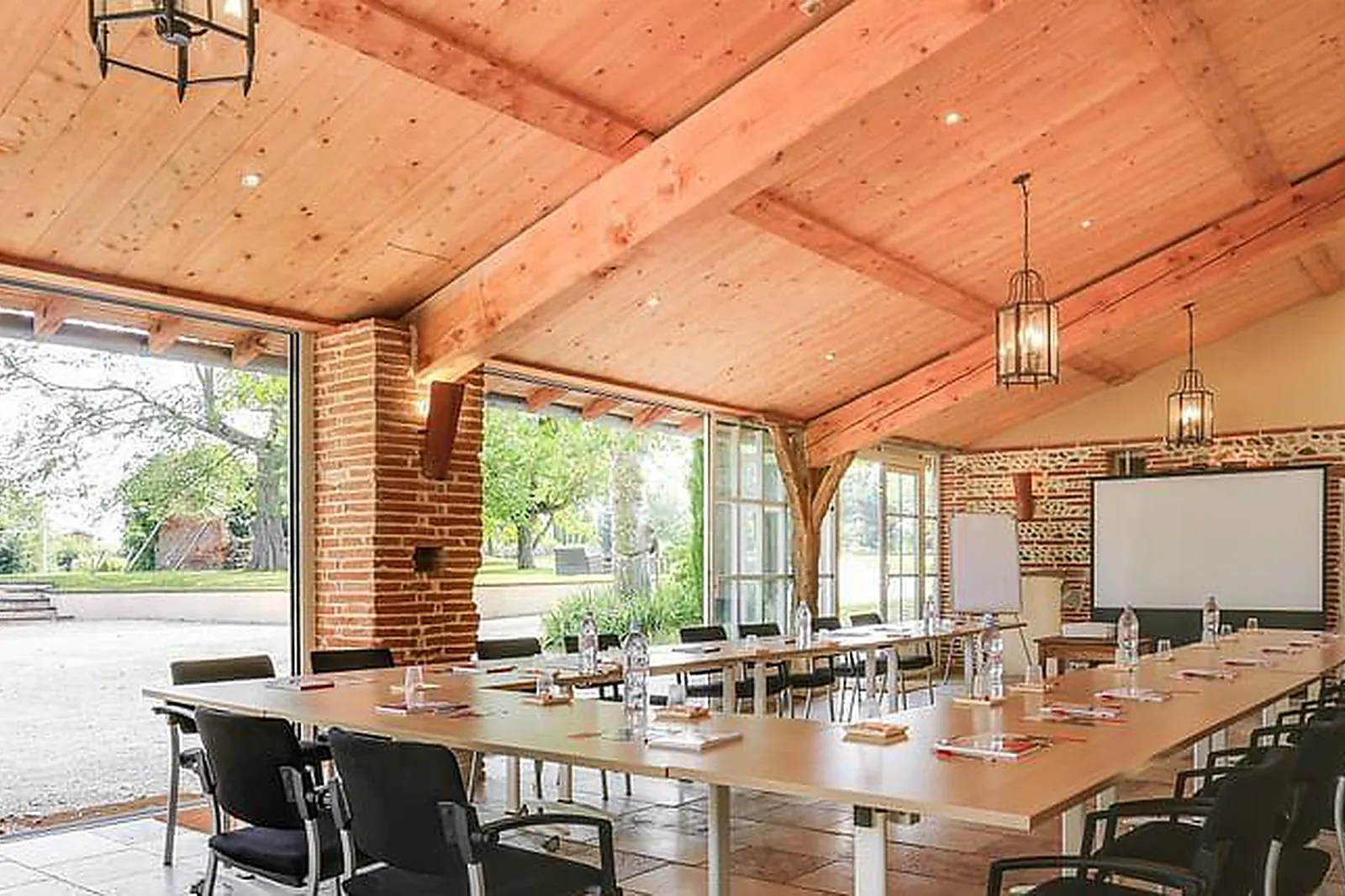 Lieux événementiels, CENTRE D'AFFAIRES LORIENT MER - LA BASE