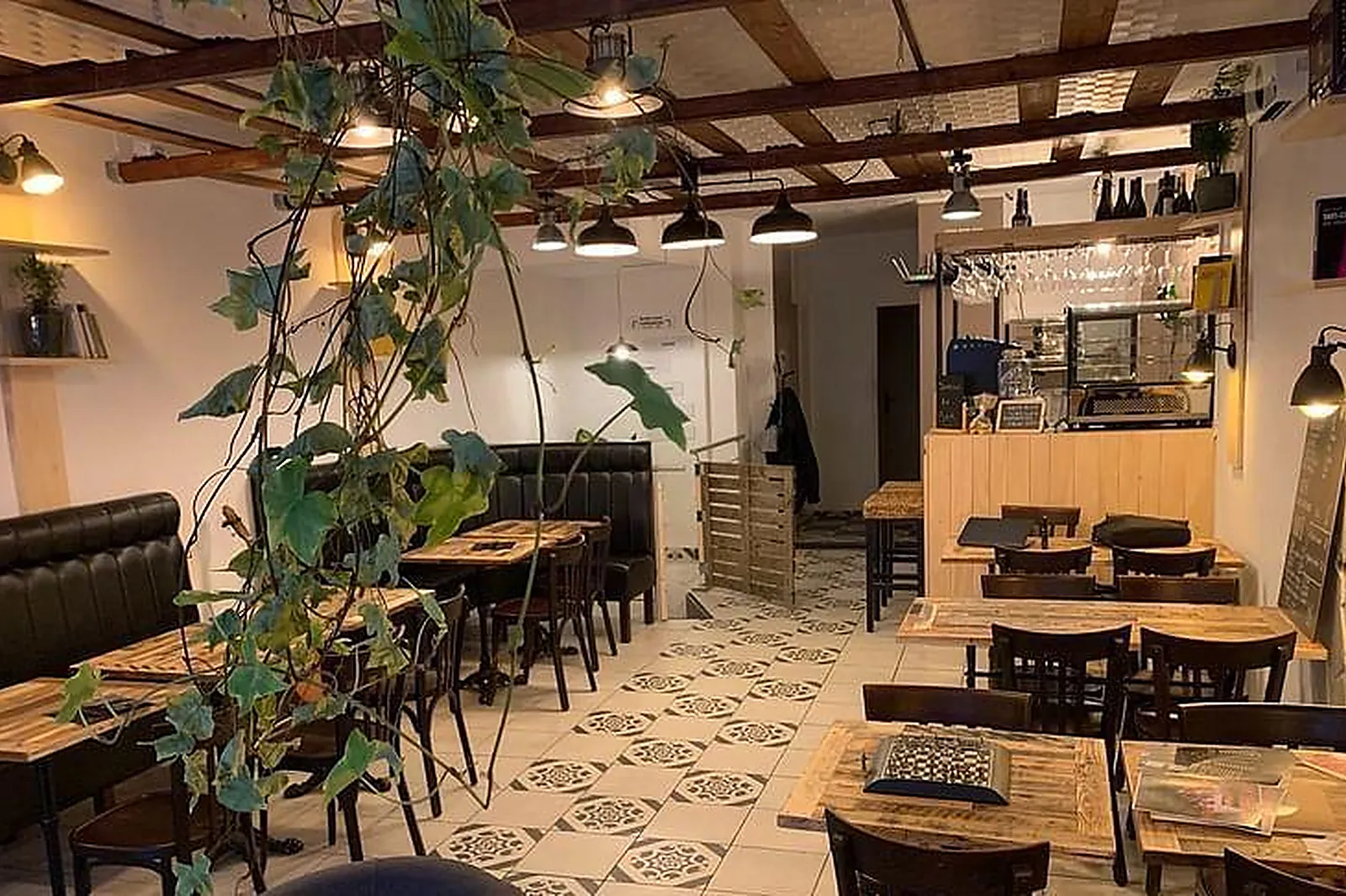 Lieux événementiels, DÉJÀ-VU CAFÉ