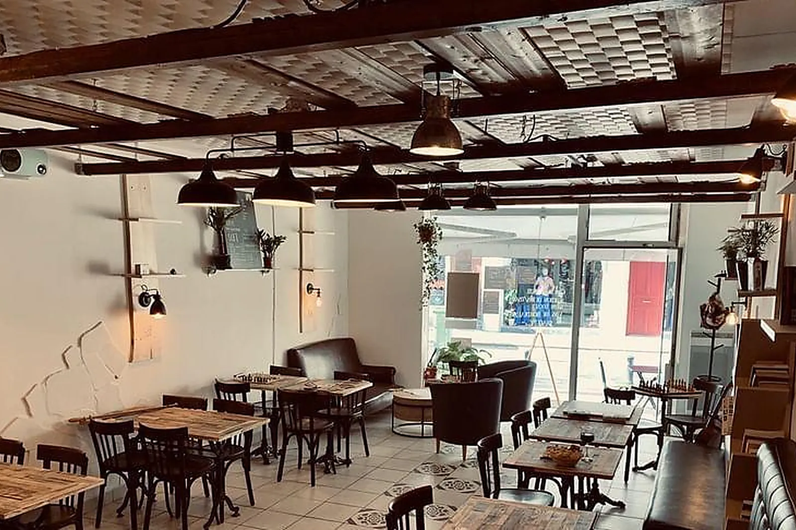 Lieux événementiels, DÉJÀ-VU CAFÉ