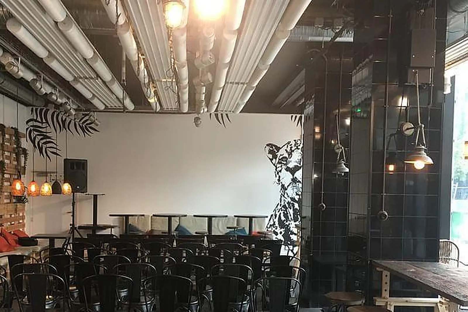 Lieux événementiels, ESSPACE