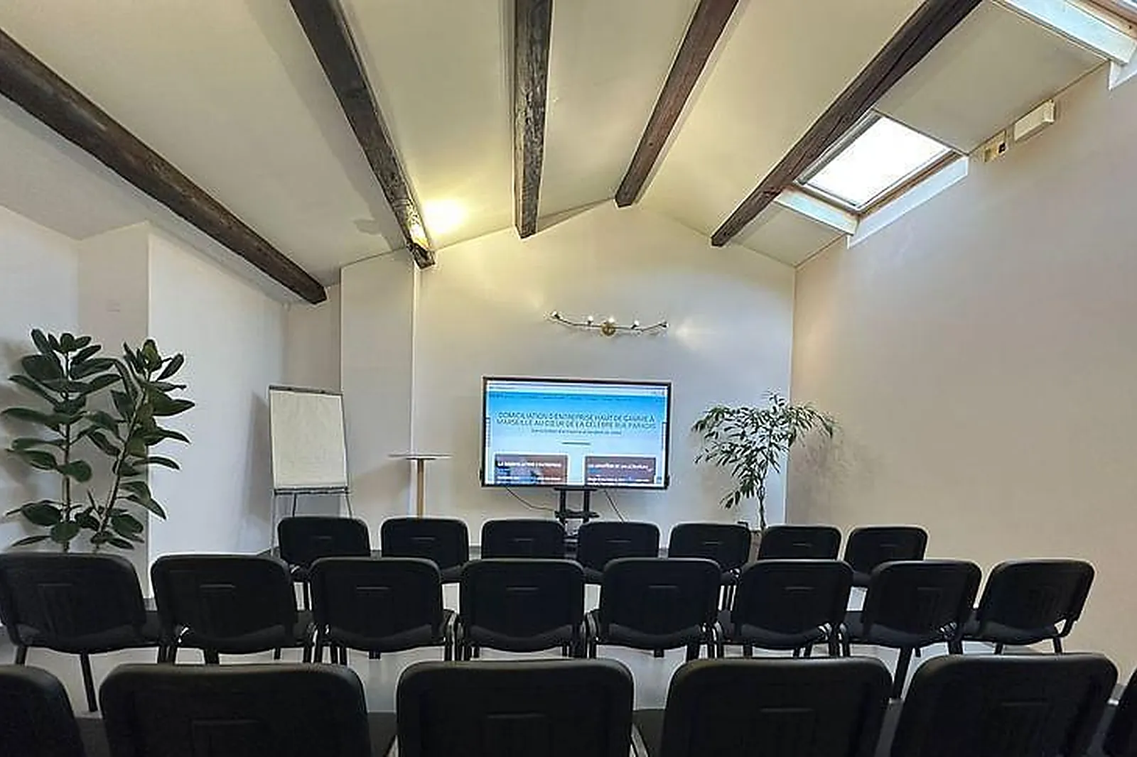 Lieux événementiels, EDEN SERVICE DOMICILIATION LOCATION DE SALLES