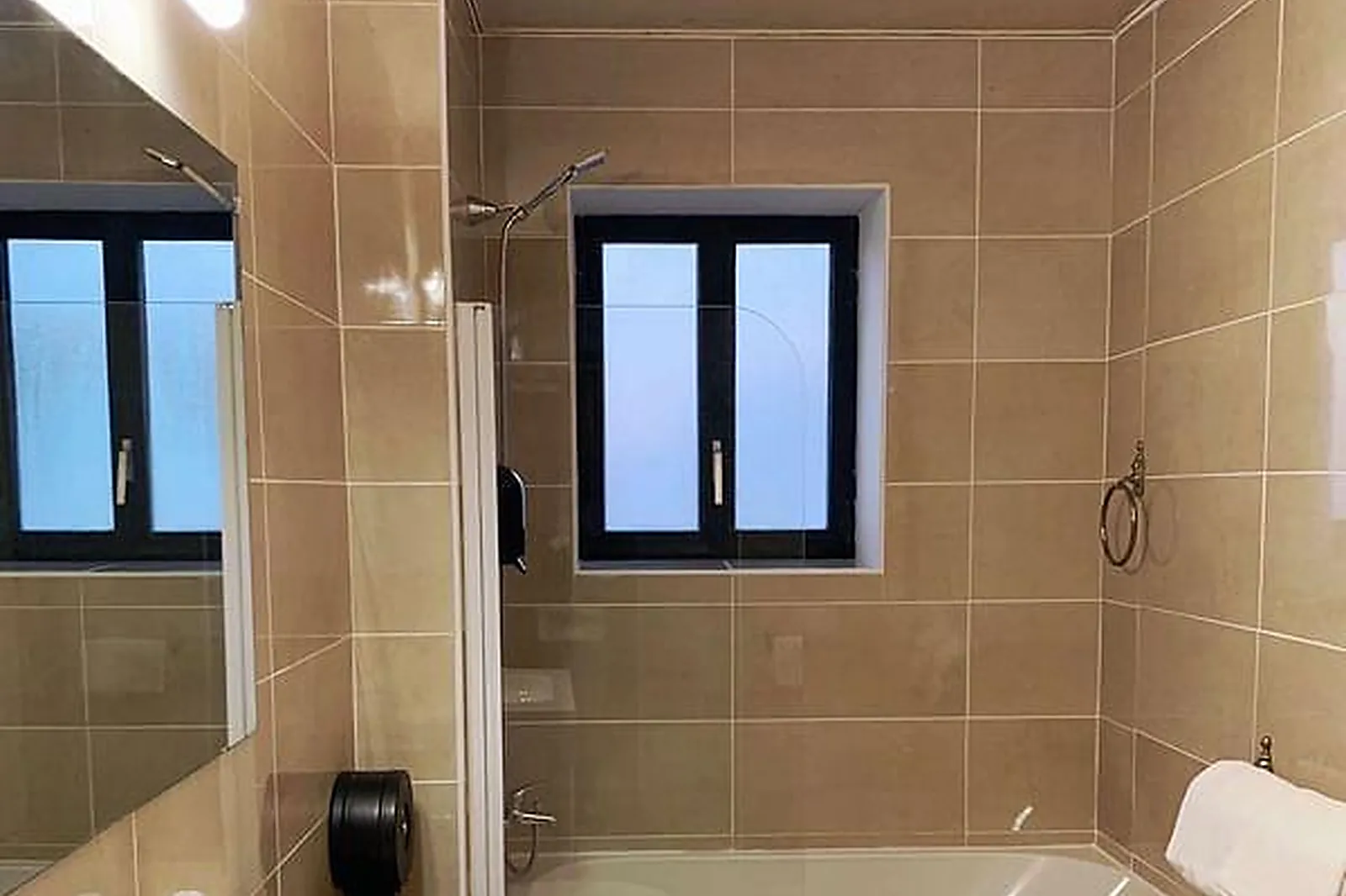 Lieux événementiels, EMPIRE HÔTEL