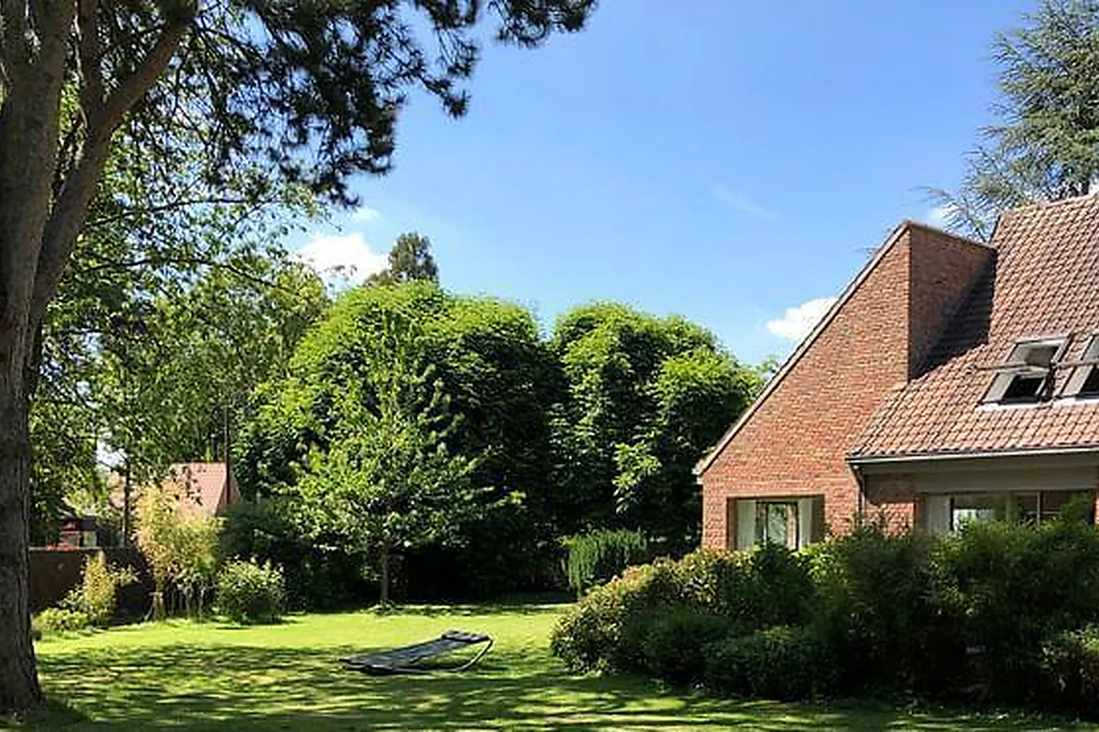 Lieux événementiels, ENTRE PARENTHÈSES