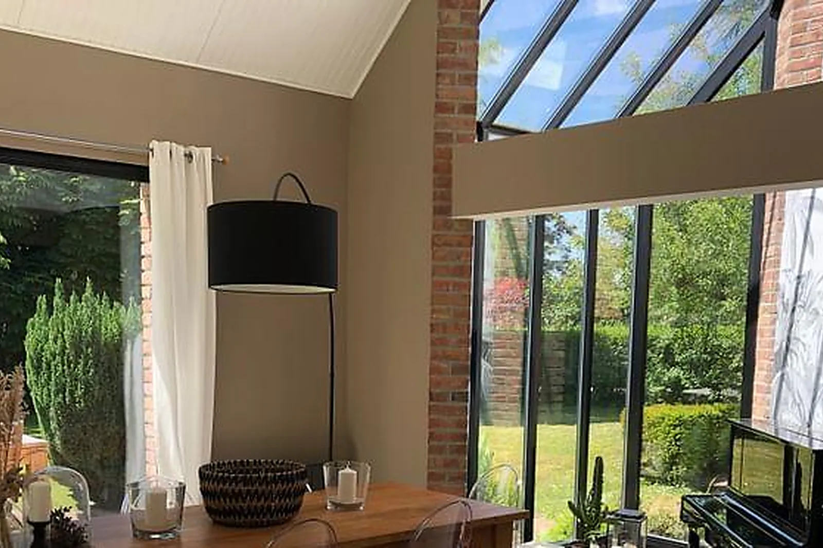 Lieux événementiels, ENTRE PARENTHÈSES