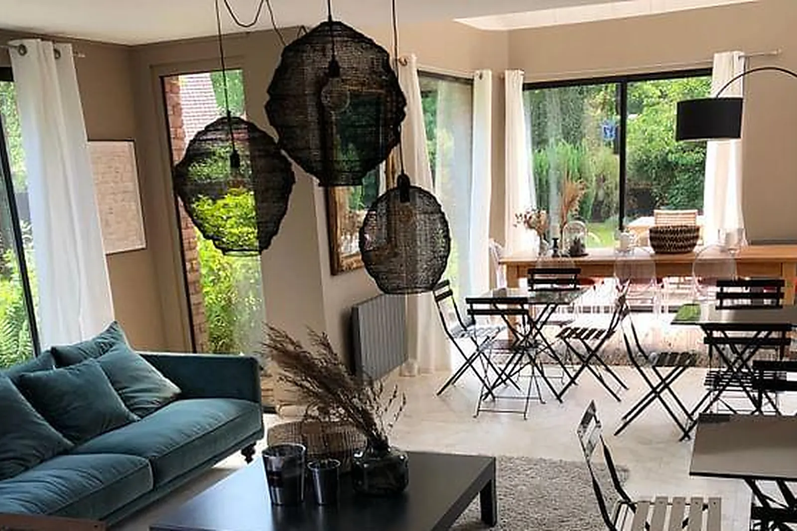 Lieux événementiels, ENTRE PARENTHÈSES