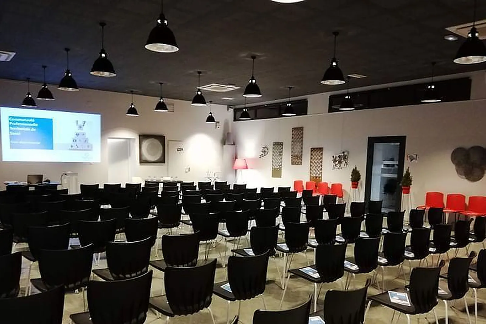 Lieux événementiels, HÔTEL IBIS HYÈRES CENTRE