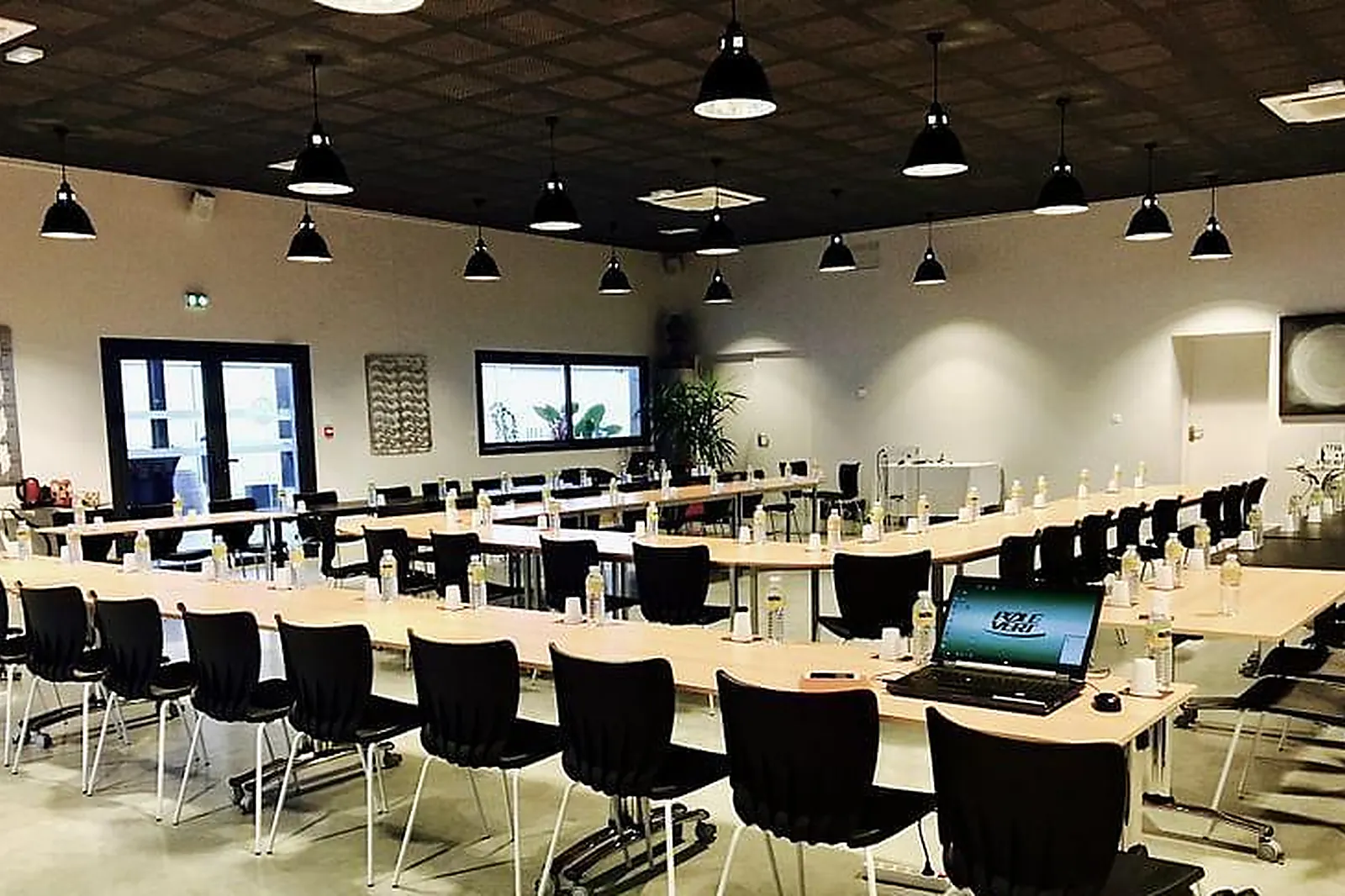 Lieux événementiels, HÔTEL IBIS HYÈRES CENTRE