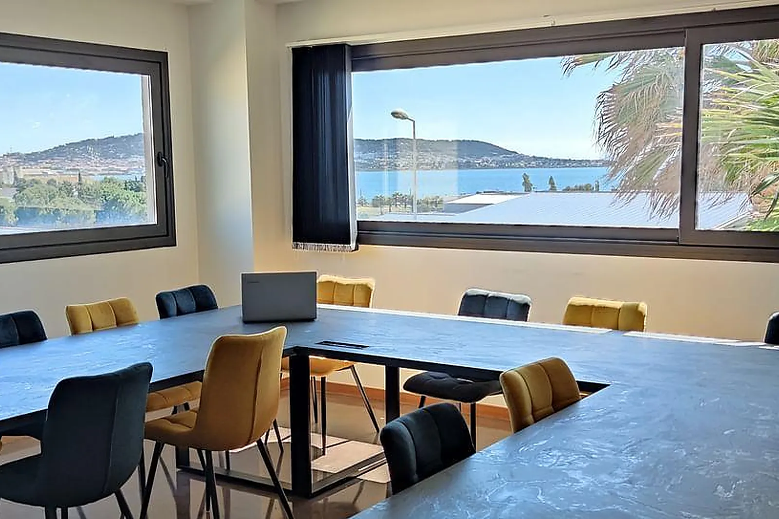 Lieux événementiels, ESPACE THAU ADMIN