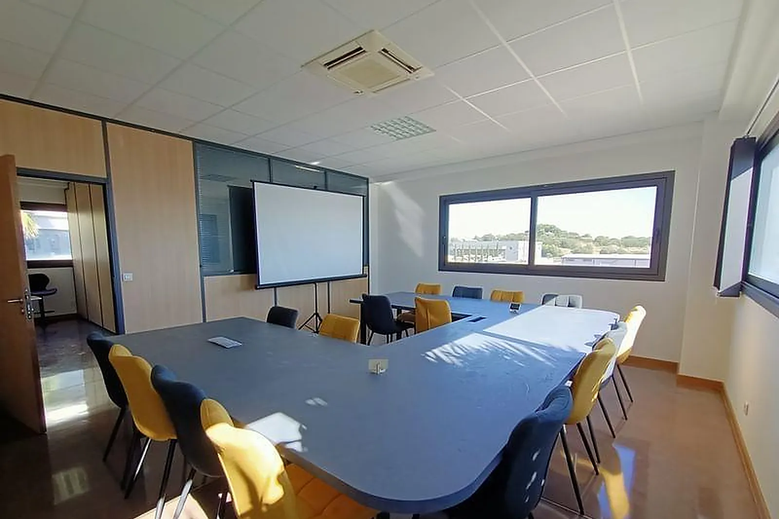 Lieux événementiels, ESPACE THAU ADMIN