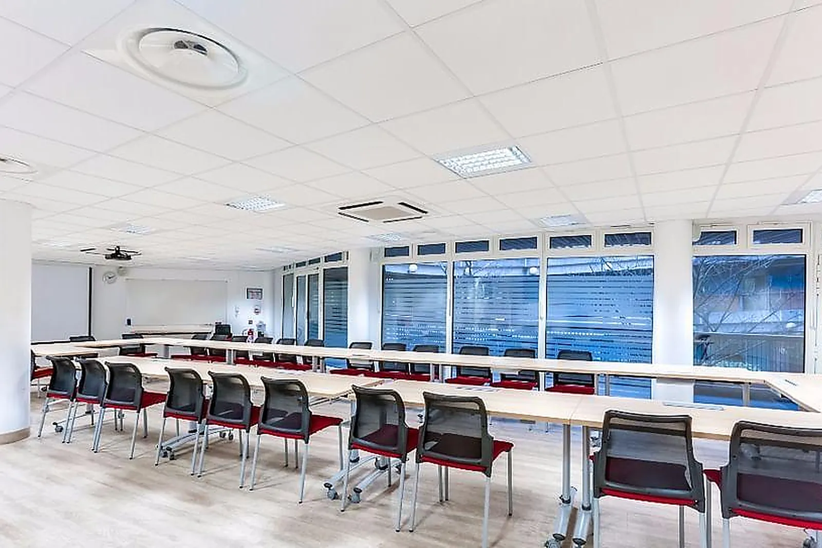 Lieux événementiels, ESPACE TRAIT D'UNION