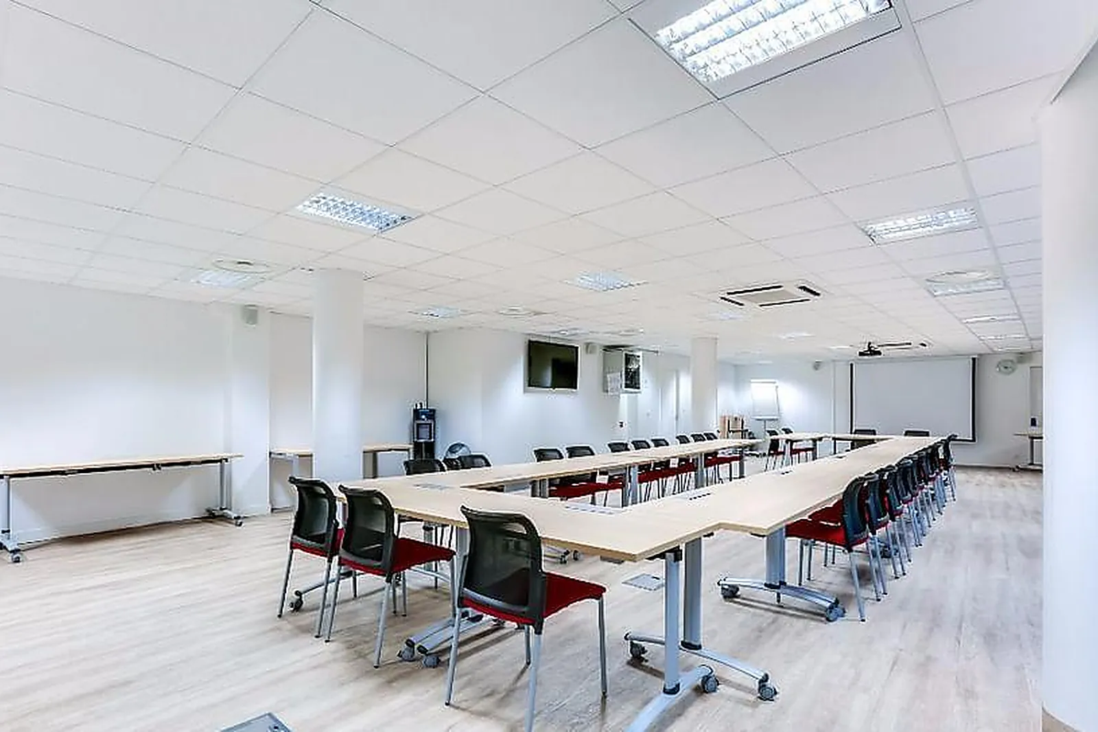 Lieux événementiels, ESPACE TRAIT D'UNION