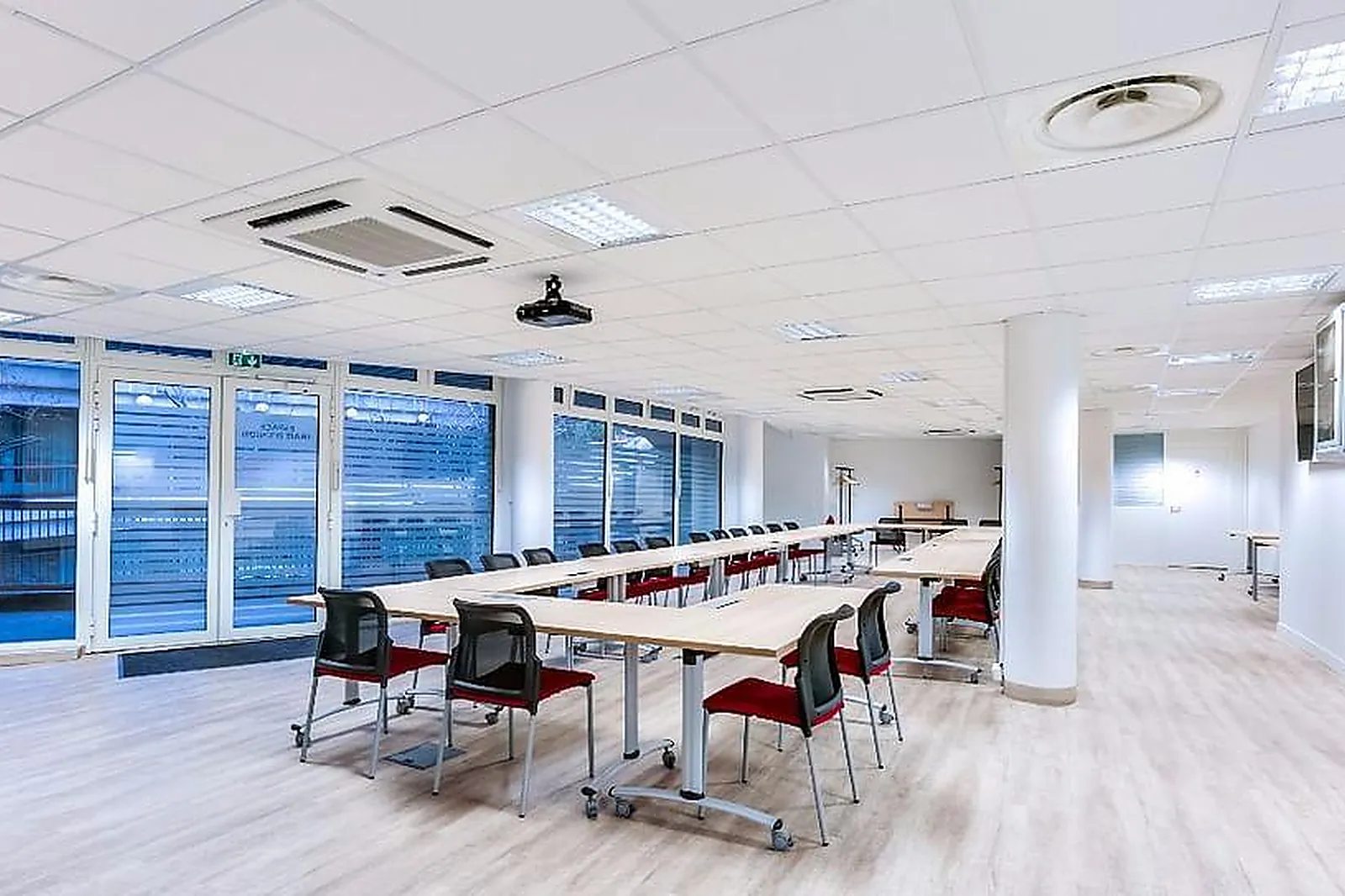 Lieux événementiels, ESPACE TRAIT D'UNION