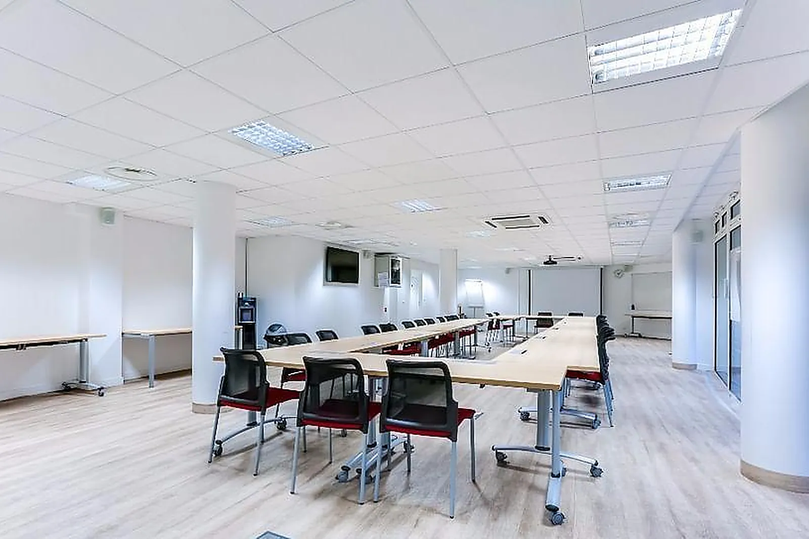 Lieux événementiels, ESPACE TRAIT D'UNION