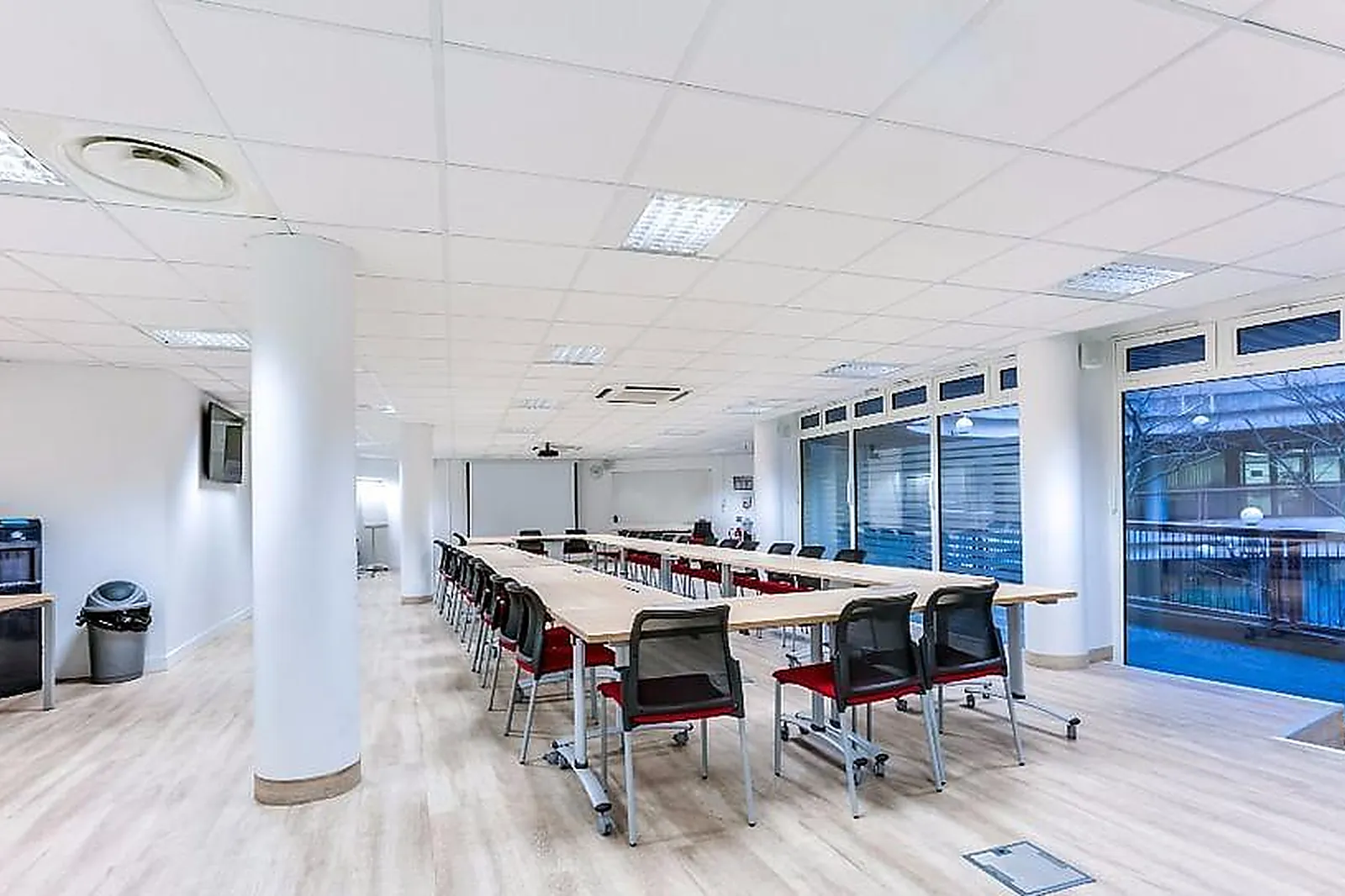 Lieux événementiels, ESPACE TRAIT D'UNION