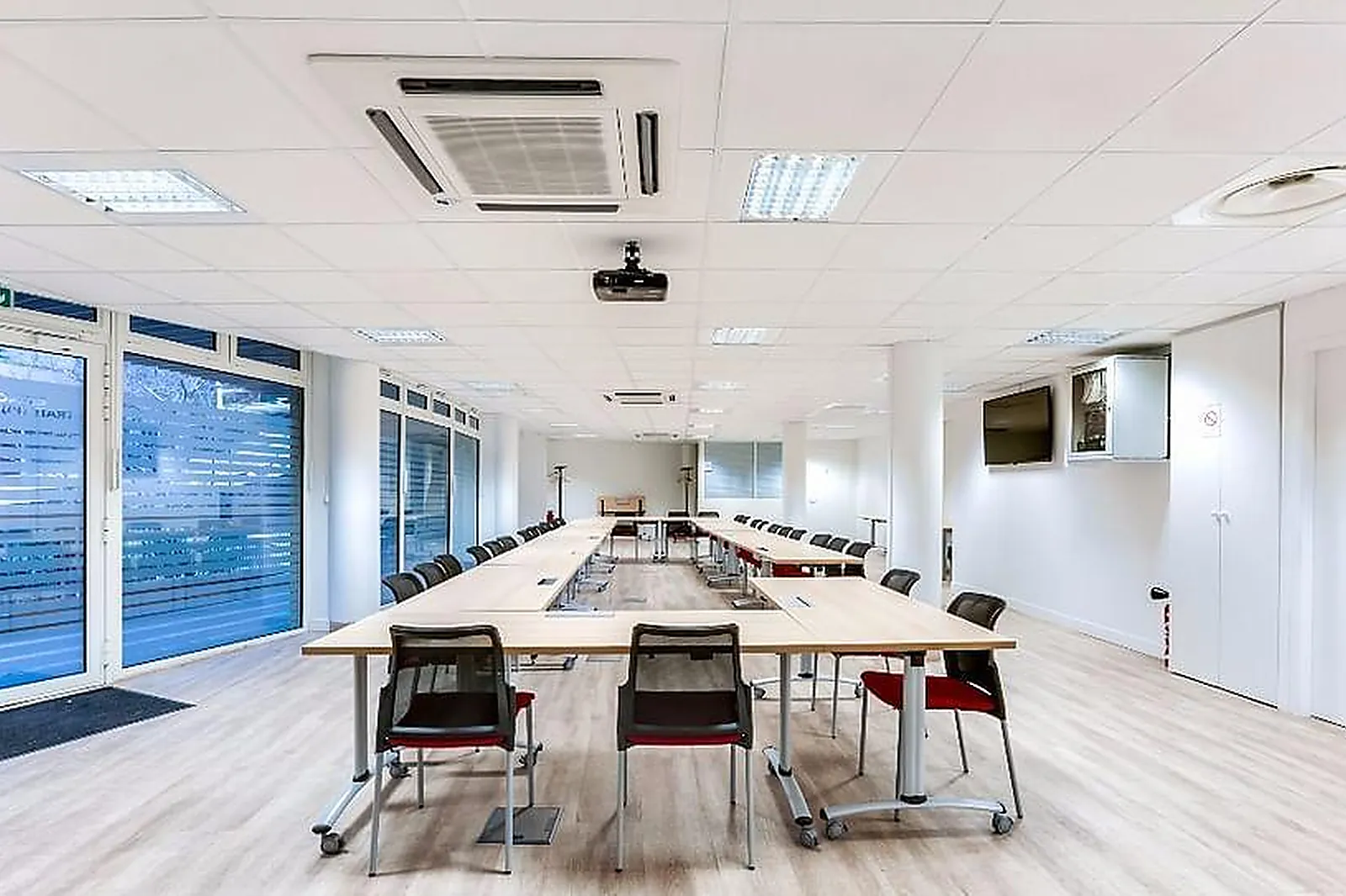 Lieux événementiels, ESPACE TRAIT D'UNION