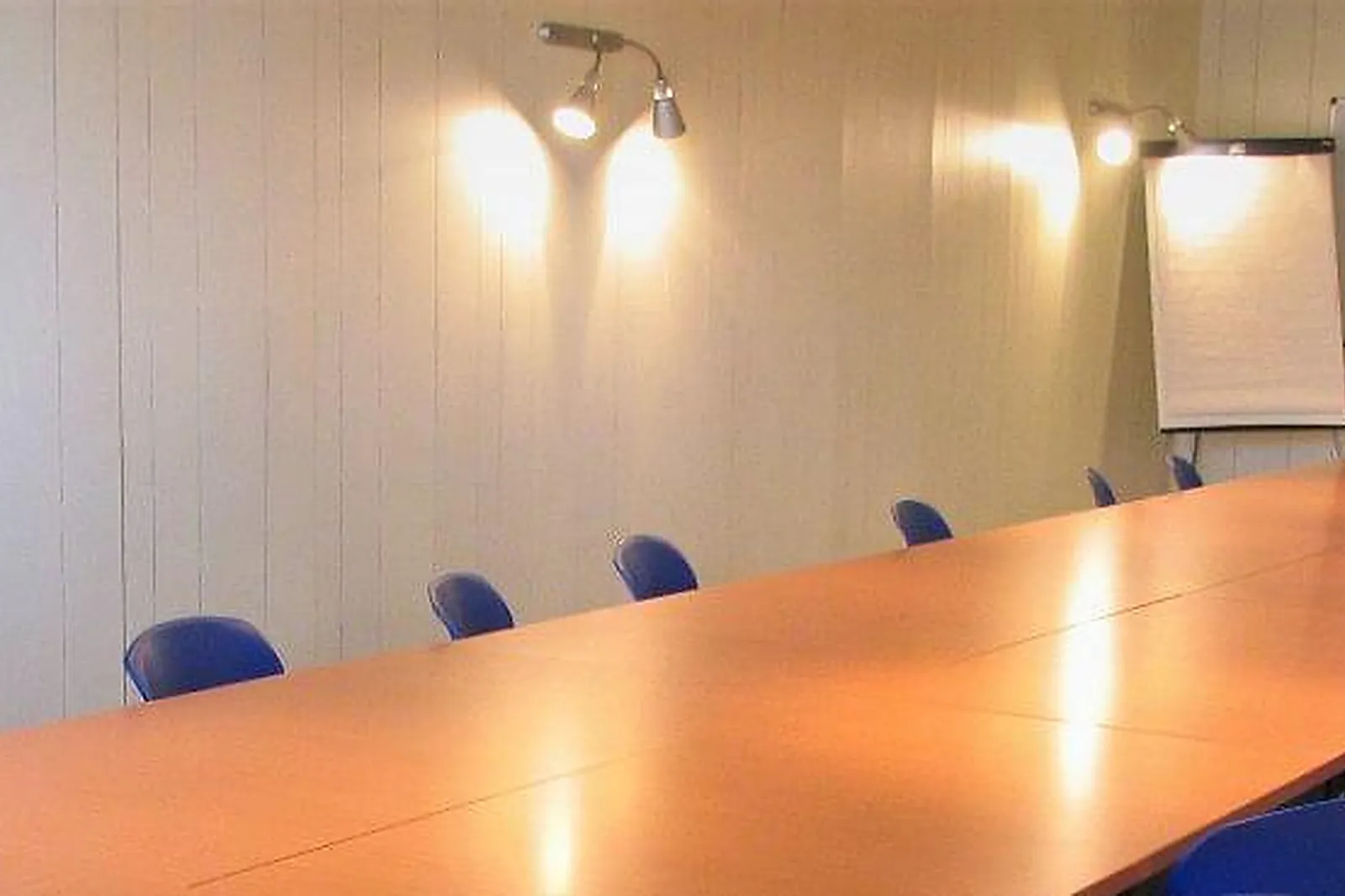 Lieux événementiels, NI UNE NI DEUX