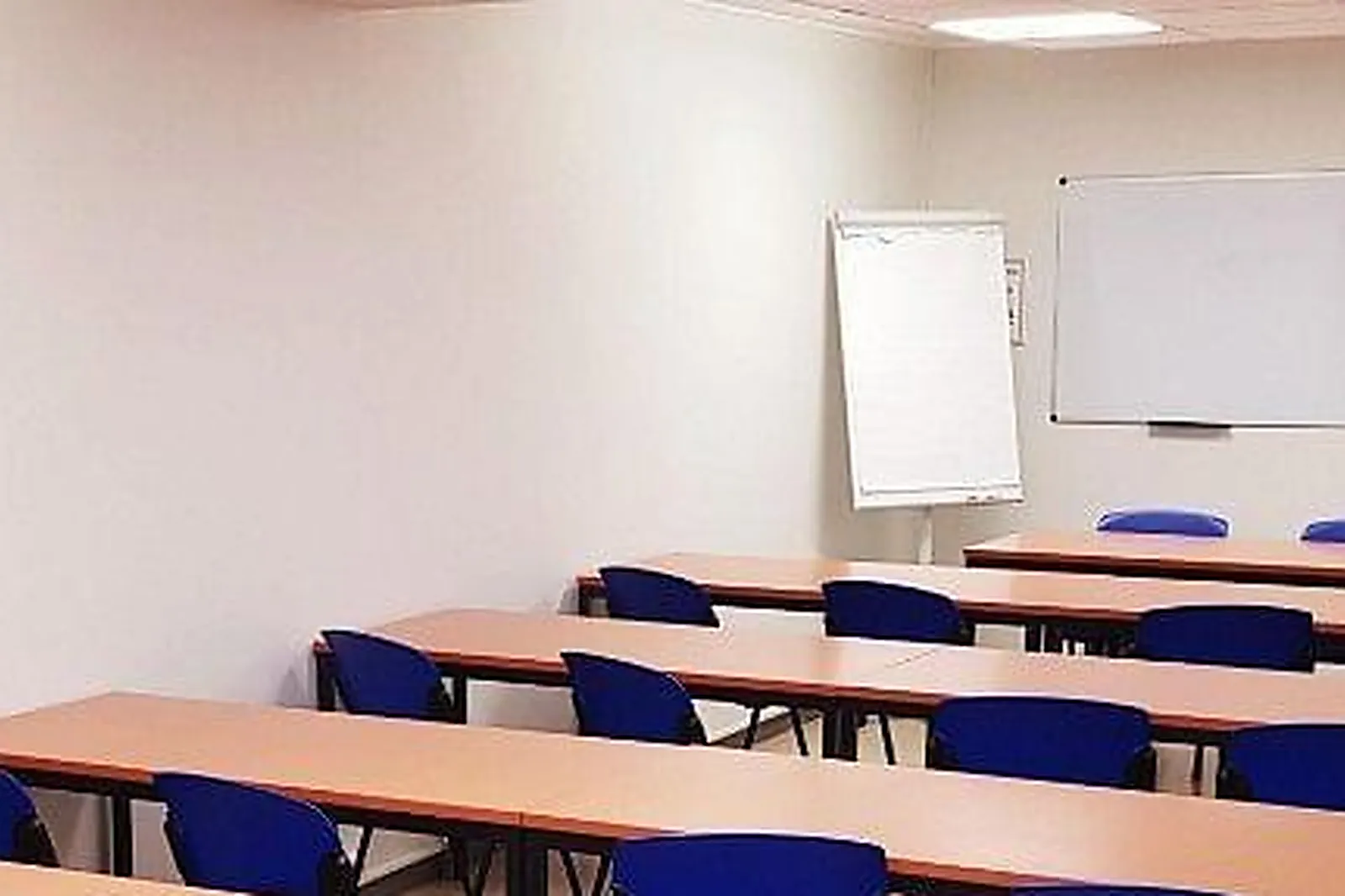 Lieux événementiels, NI UNE NI DEUX