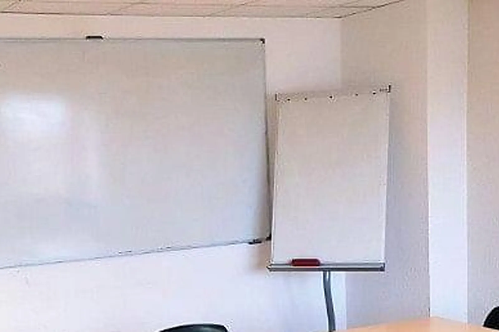 Lieux événementiels, NI UNE NI DEUX