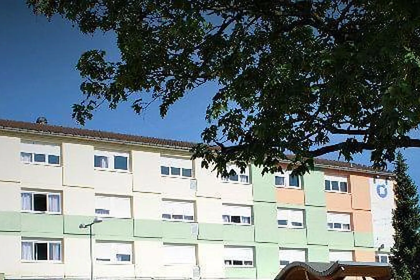 Lieux événementiels, NI UNE NI DEUX