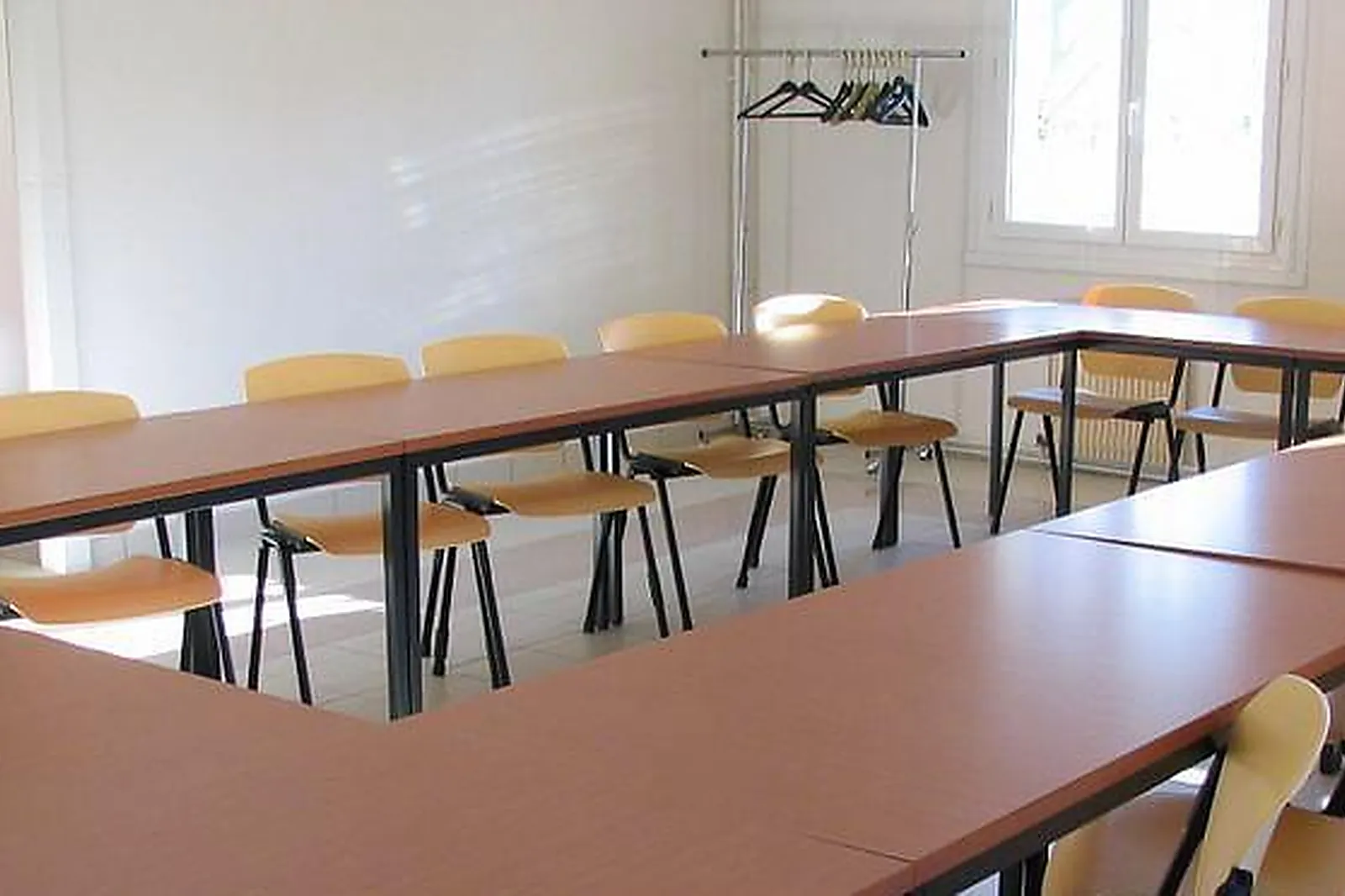 Lieux événementiels, NI UNE NI DEUX