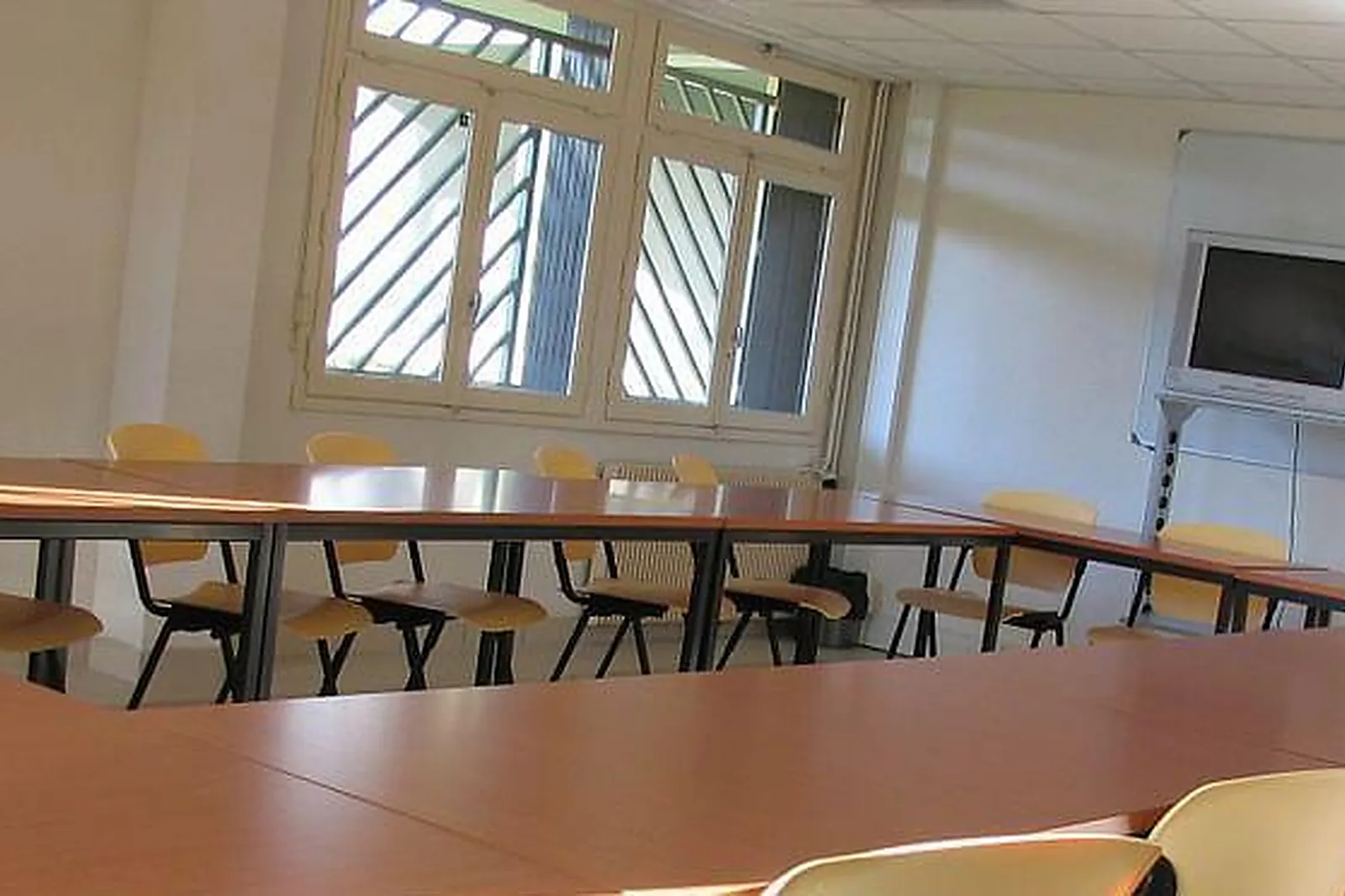 Lieux événementiels, NI UNE NI DEUX