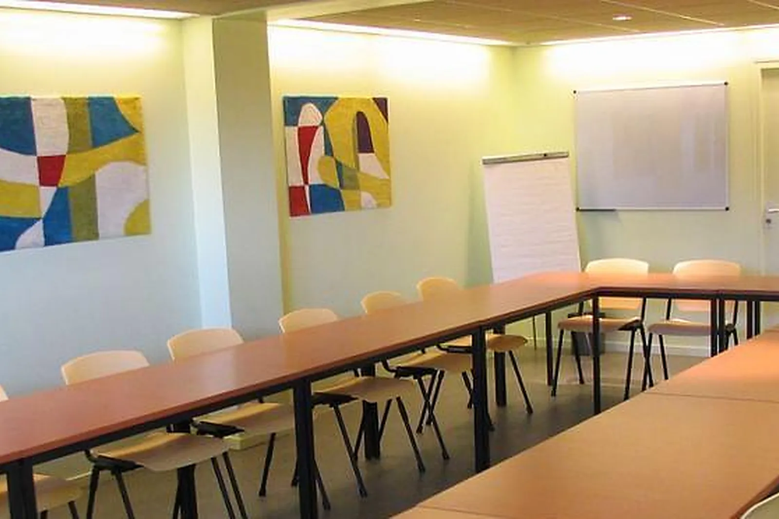 Lieux événementiels, NI UNE NI DEUX