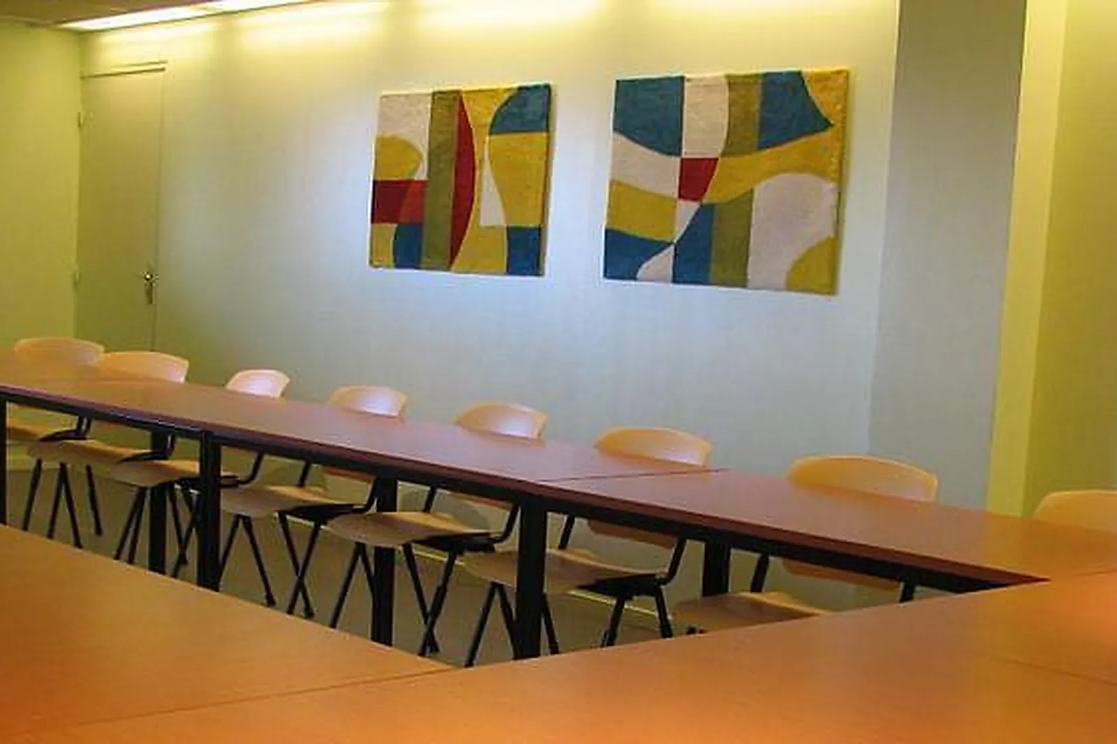 Lieux événementiels, NI UNE NI DEUX