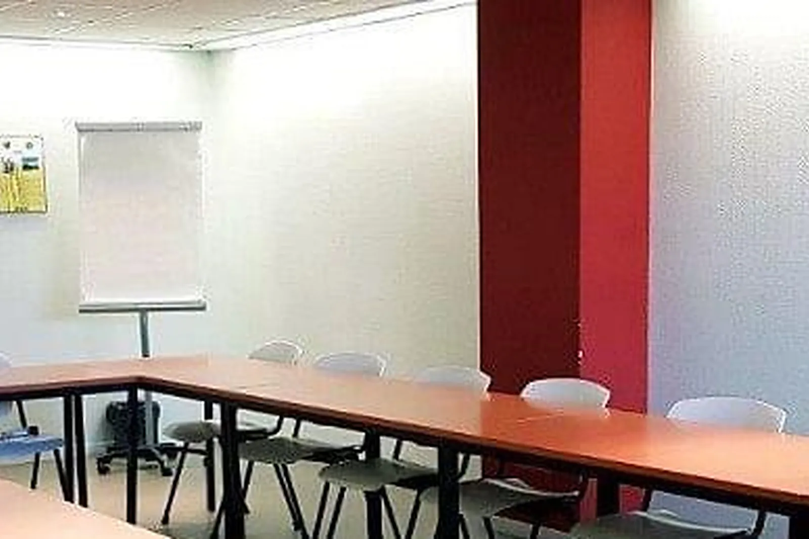 Lieux événementiels, NI UNE NI DEUX