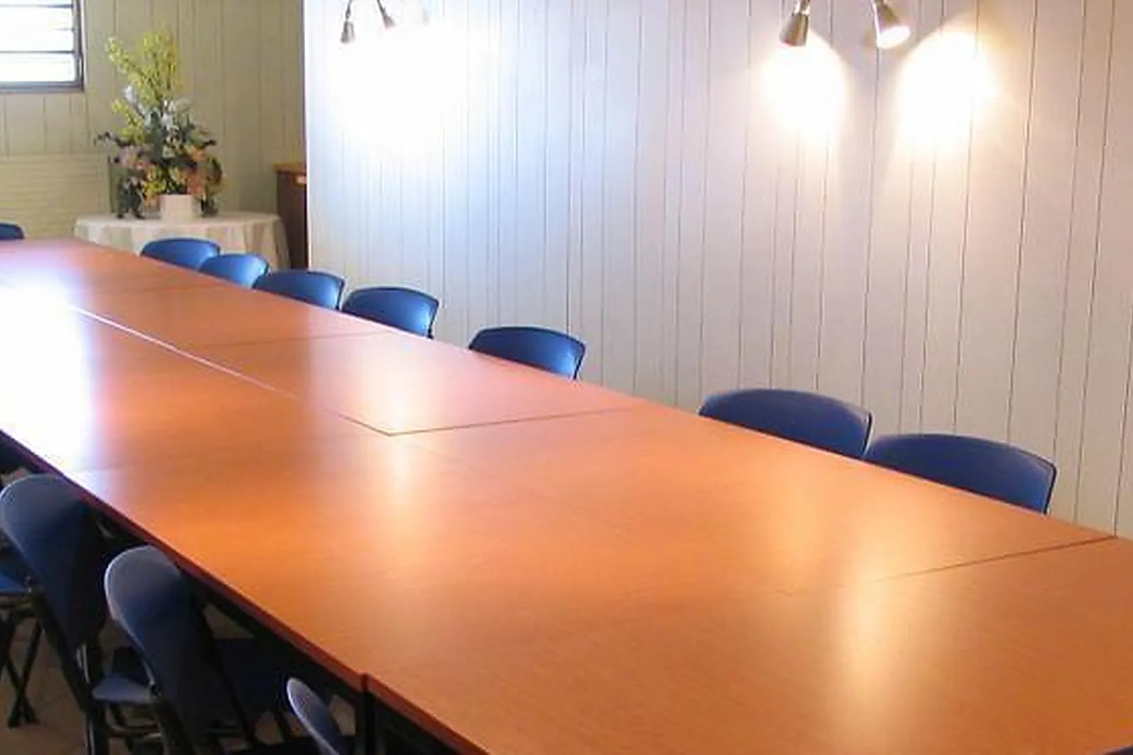 Lieux événementiels, NI UNE NI DEUX