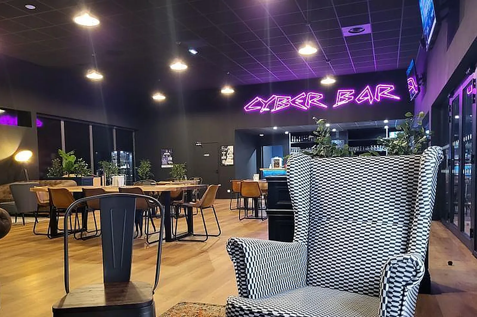 Lieux événementiels, EVA TOURS