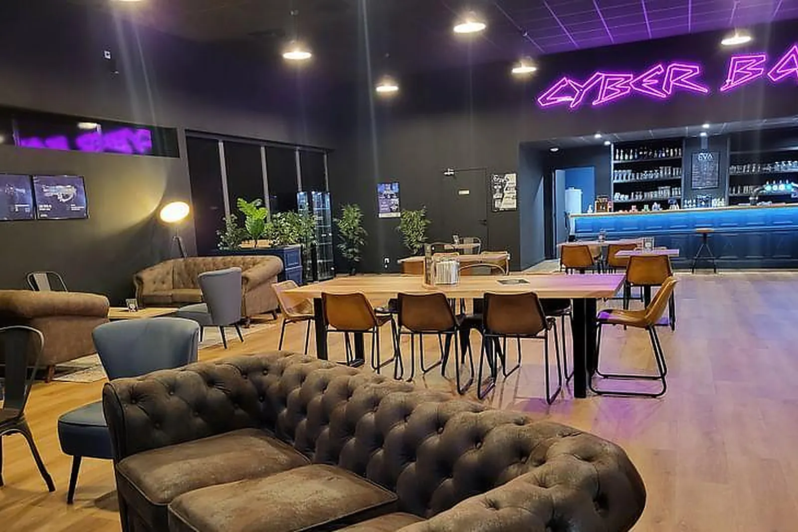 Lieux événementiels, EVA TOURS