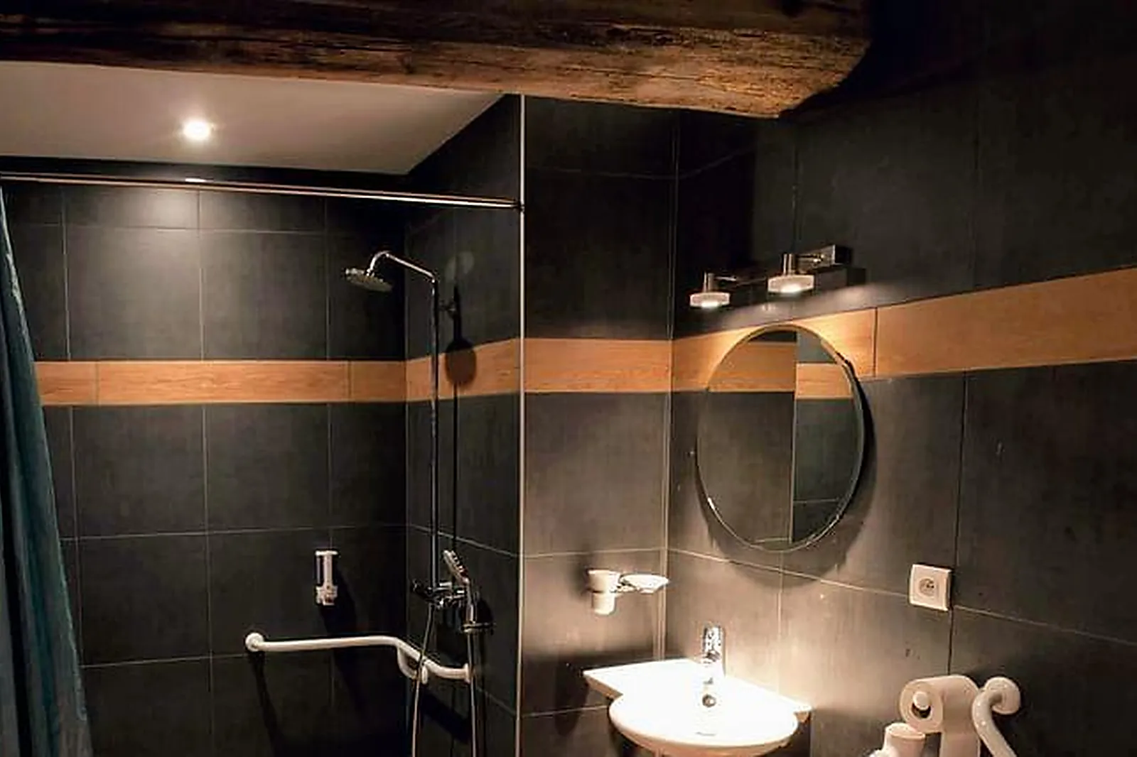 Lieux événementiels, KYRIAD SENS***