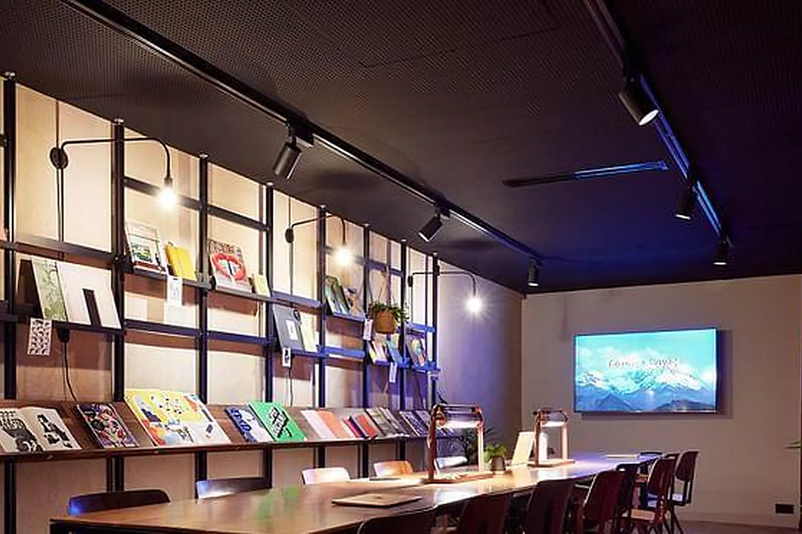 Lieux événementiels, FRENCH THEORY