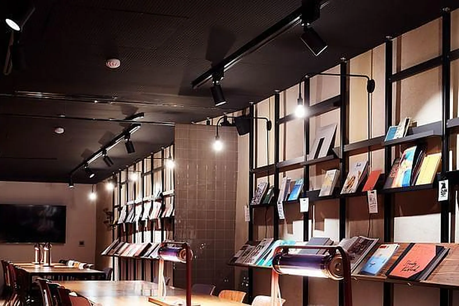 Lieux événementiels, FRENCH THEORY