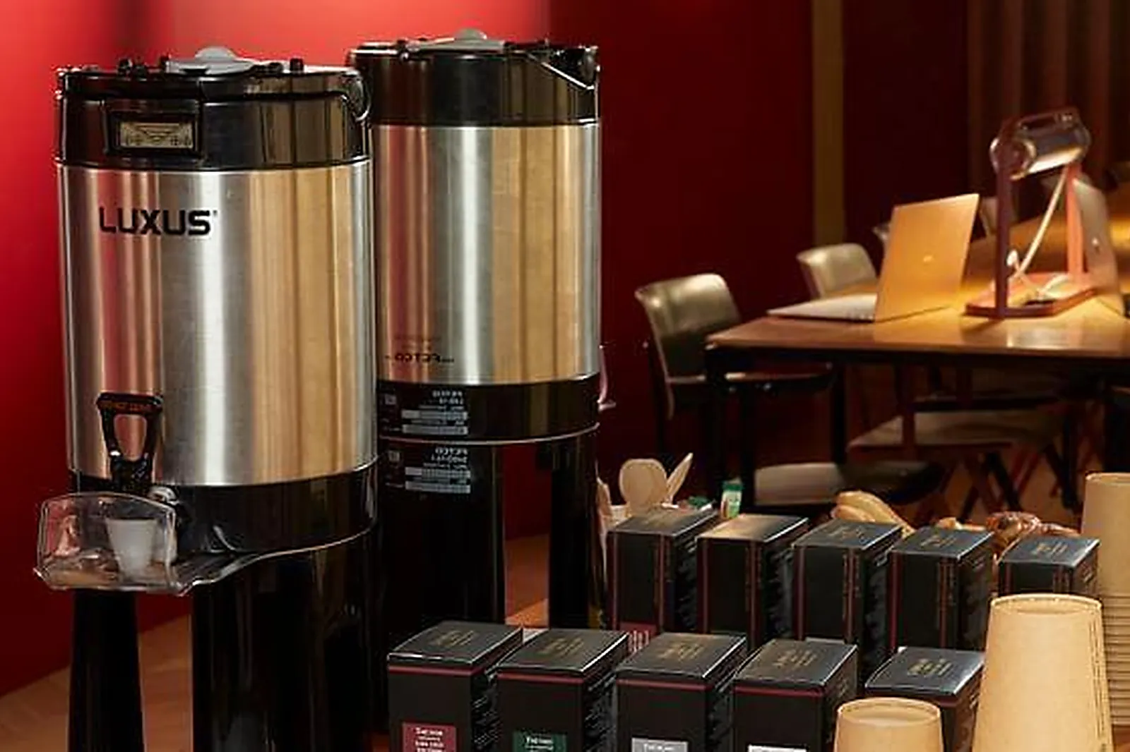 Lieux événementiels, FRENCH THEORY