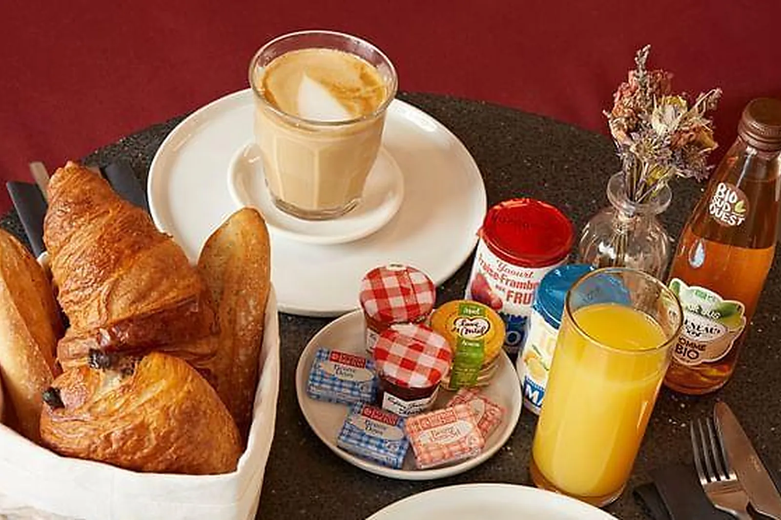 Lieux événementiels, FRENCH THEORY