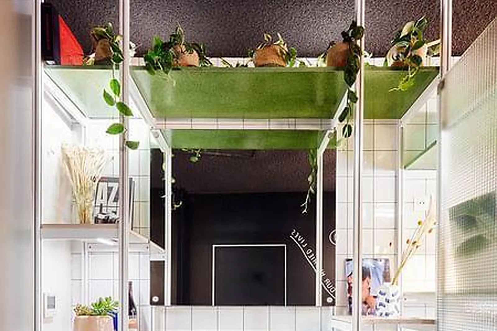 Lieux événementiels, FRENCH THEORY