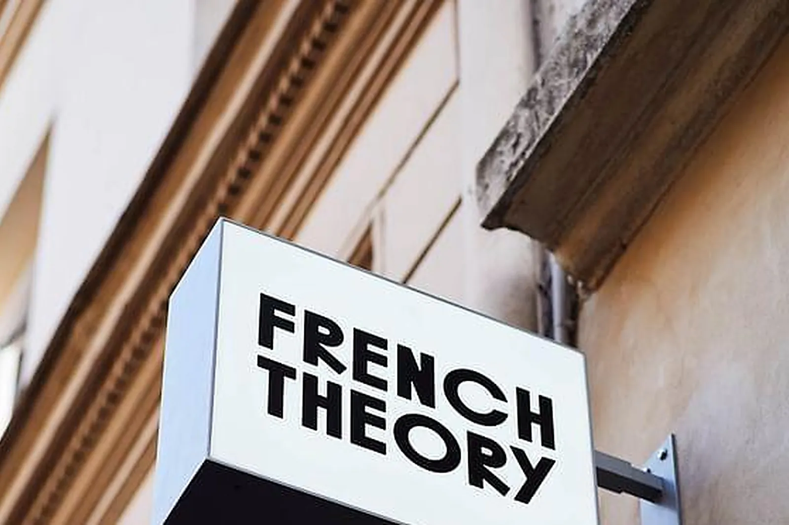 Lieux événementiels, FRENCH THEORY