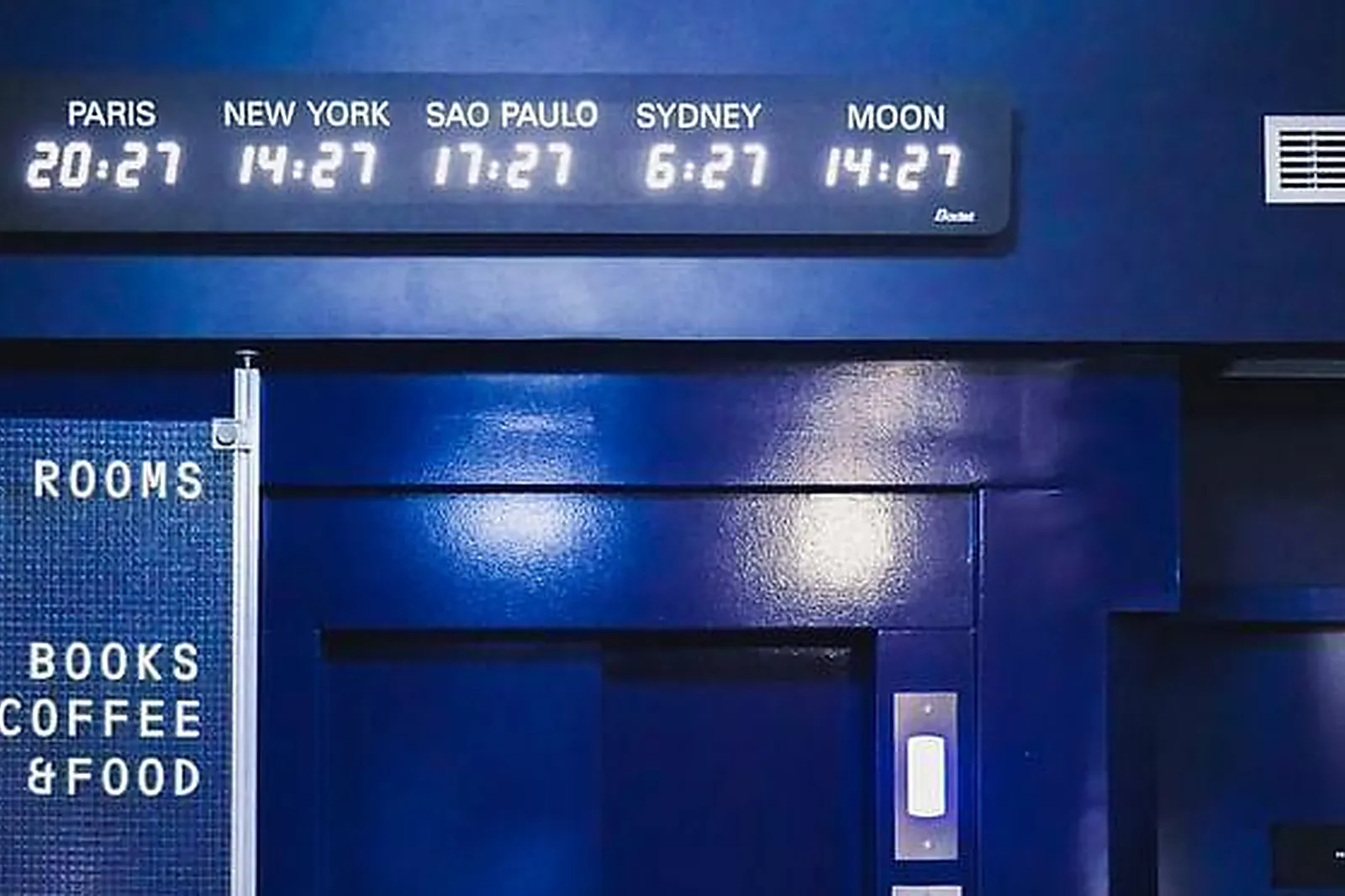 Lieux événementiels, FRENCH THEORY