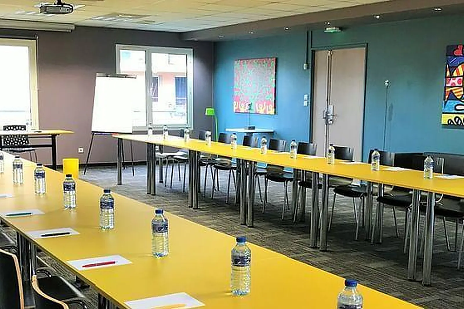 Lieux événementiels, FULL COLORS